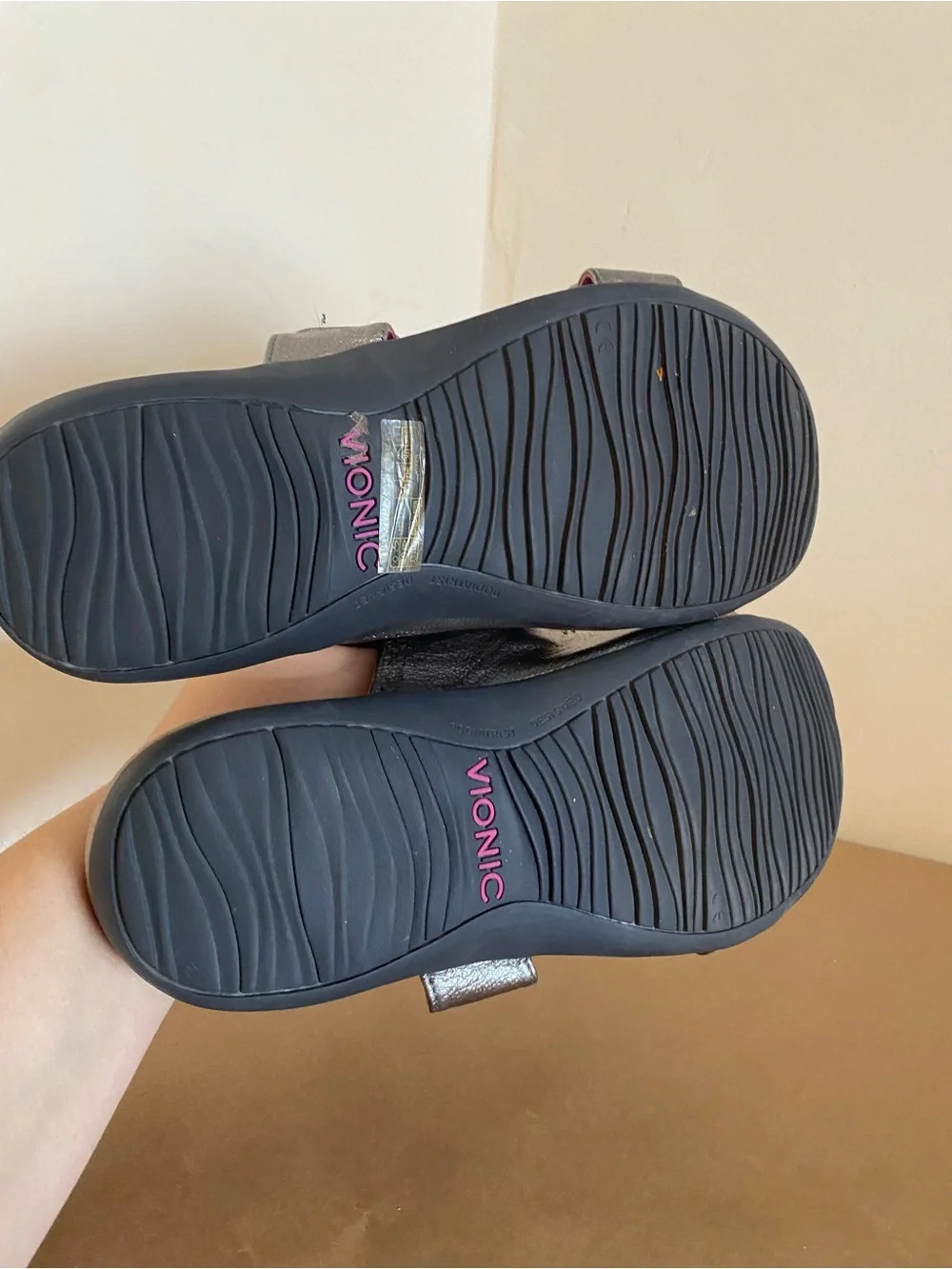 Vionic Sandals Size 8.5 Nakia, silver metallic straps, adjustable, comfort